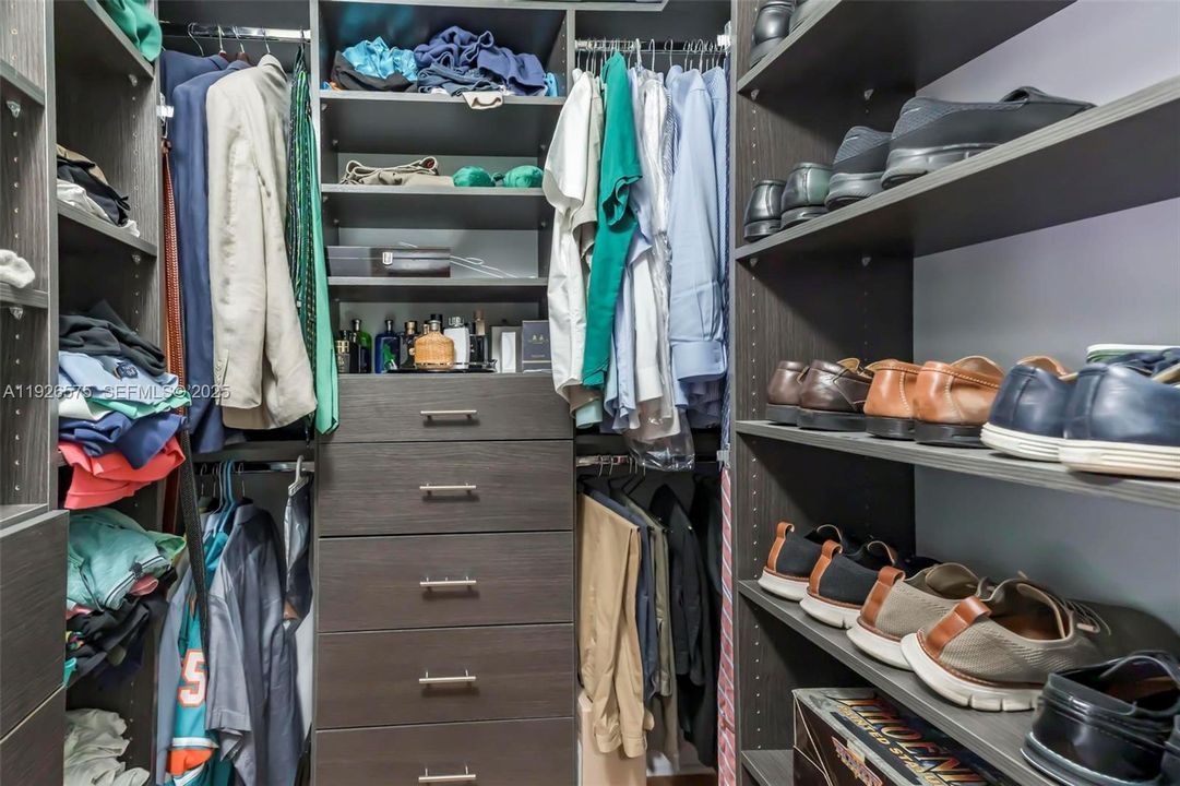 待售: $850,000 (4 贝兹, 2 浴室, 2540 平方英尺)