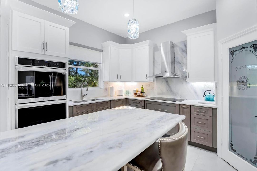 待售: $850,000 (4 贝兹, 2 浴室, 2540 平方英尺)