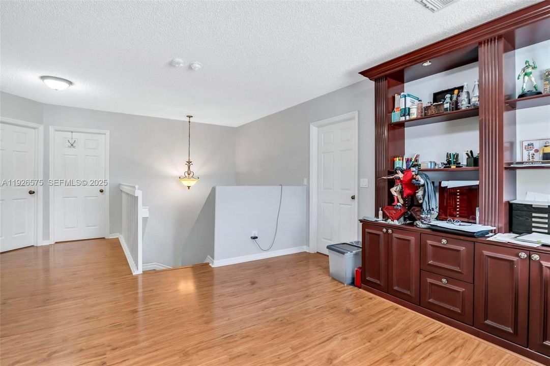 待售: $850,000 (4 贝兹, 2 浴室, 2540 平方英尺)