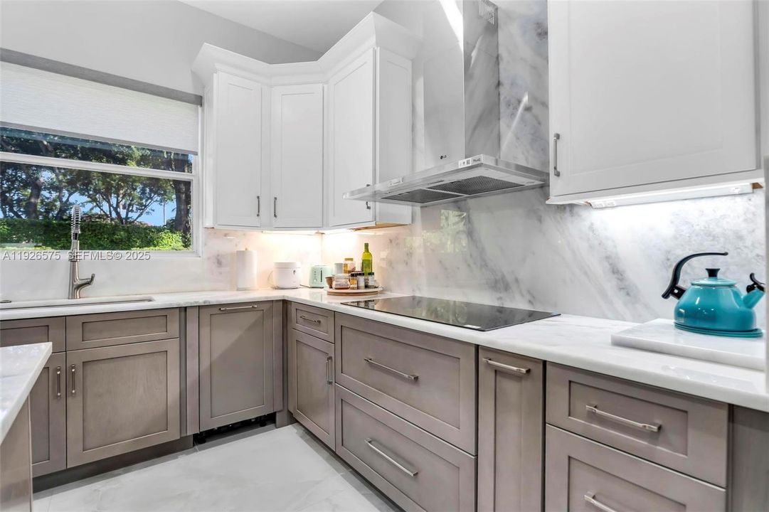 待售: $850,000 (4 贝兹, 2 浴室, 2540 平方英尺)