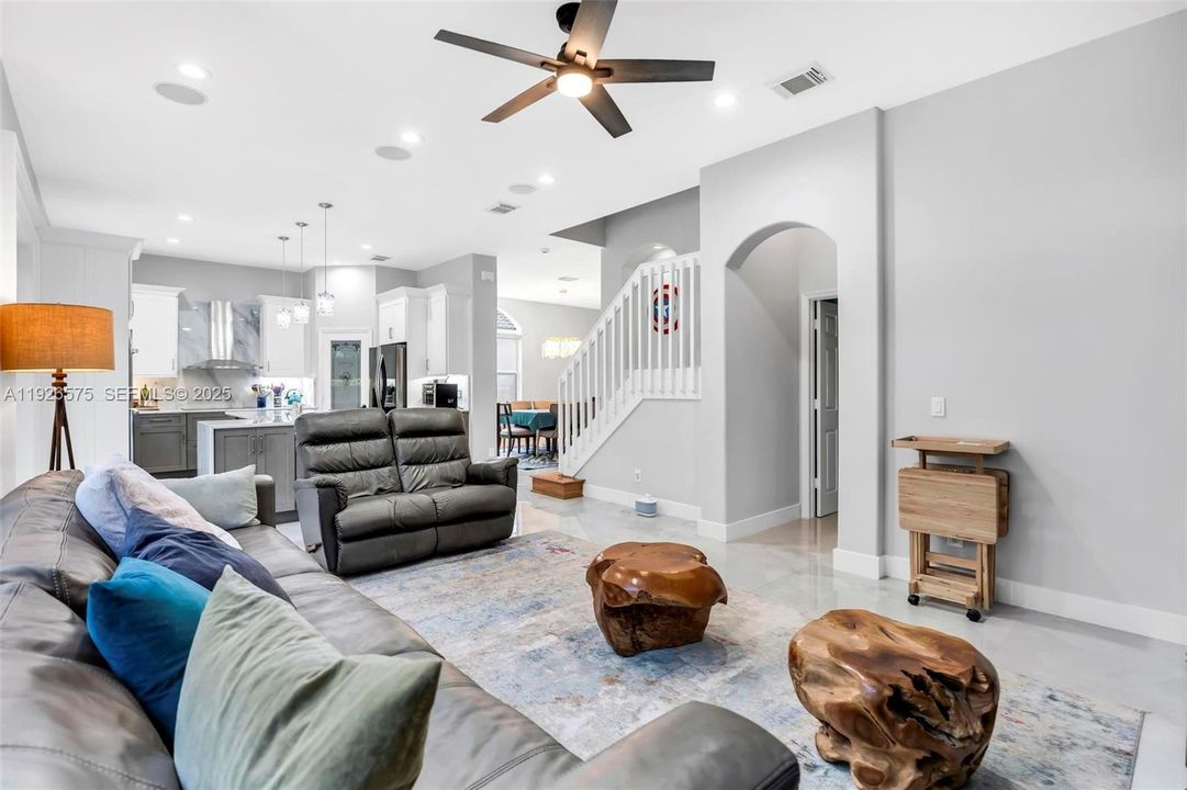 待售: $850,000 (4 贝兹, 2 浴室, 2540 平方英尺)