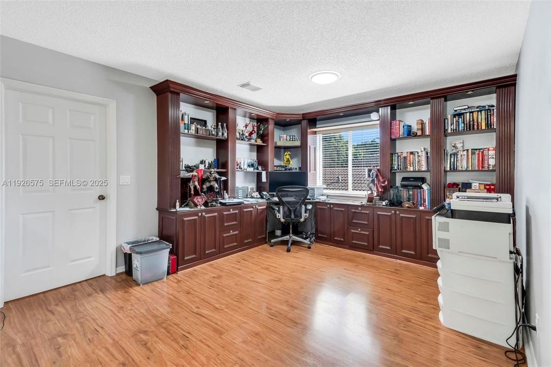 待售: $850,000 (4 贝兹, 2 浴室, 2540 平方英尺)