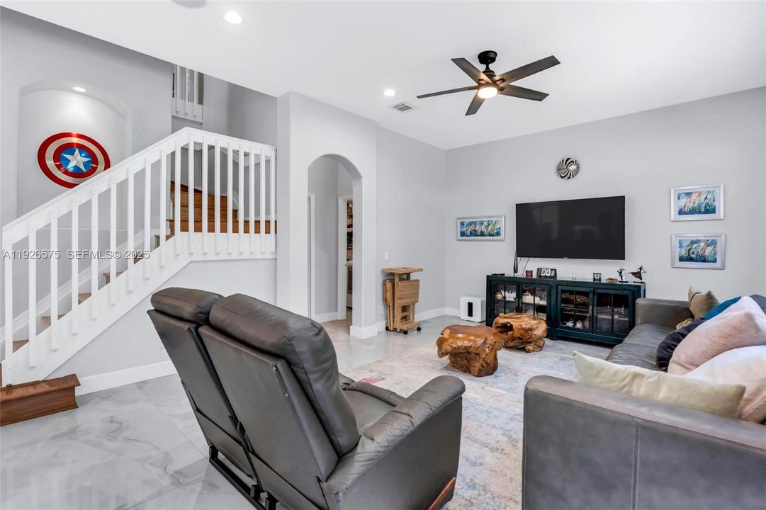 待售: $850,000 (4 贝兹, 2 浴室, 2540 平方英尺)