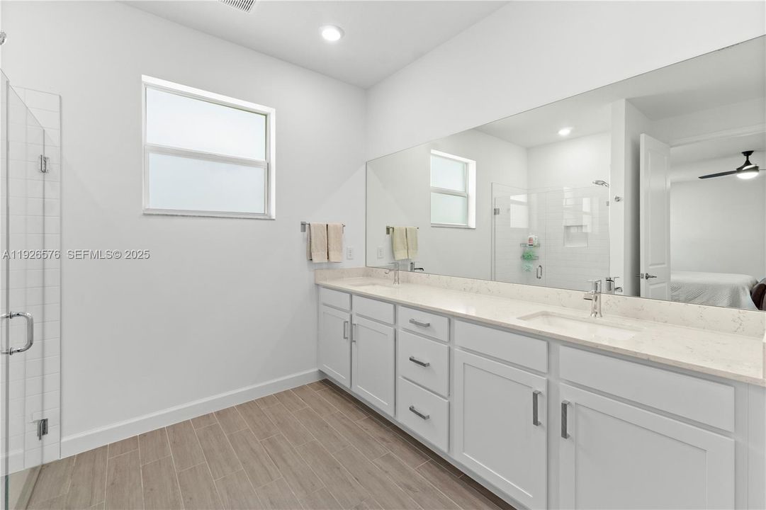 For Sale: $775,000 (5 beds, 3 baths, 3332 Square Feet)