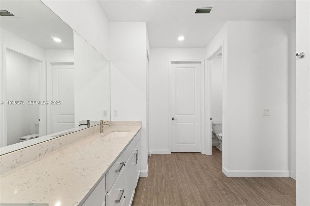 For Sale: $775,000 (5 beds, 3 baths, 3332 Square Feet)