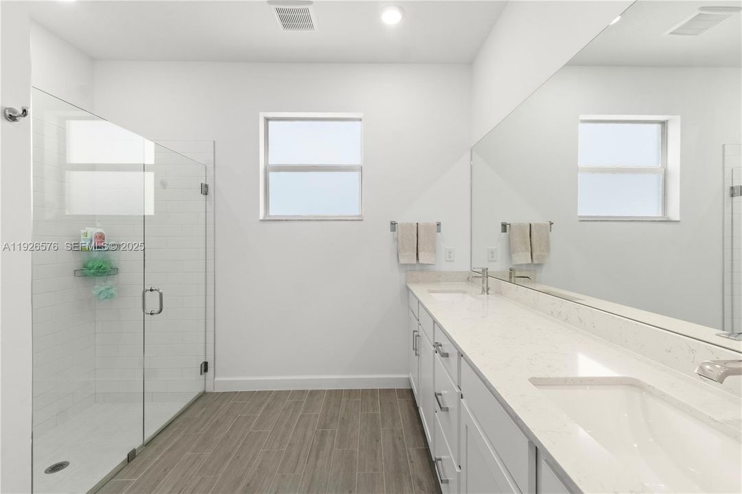 For Sale: $775,000 (5 beds, 3 baths, 3332 Square Feet)