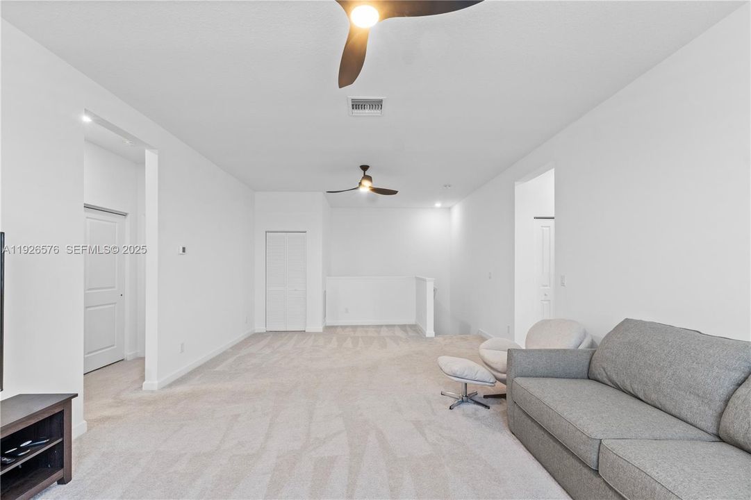 For Sale: $775,000 (5 beds, 3 baths, 3332 Square Feet)