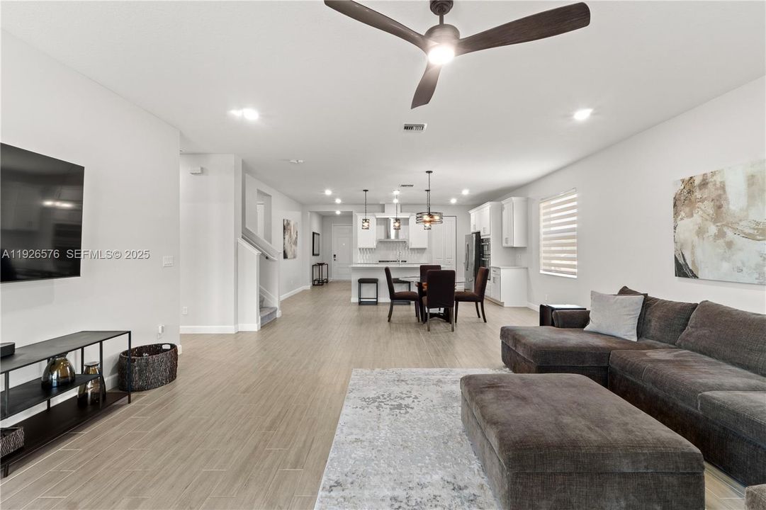 For Sale: $775,000 (5 beds, 3 baths, 3332 Square Feet)