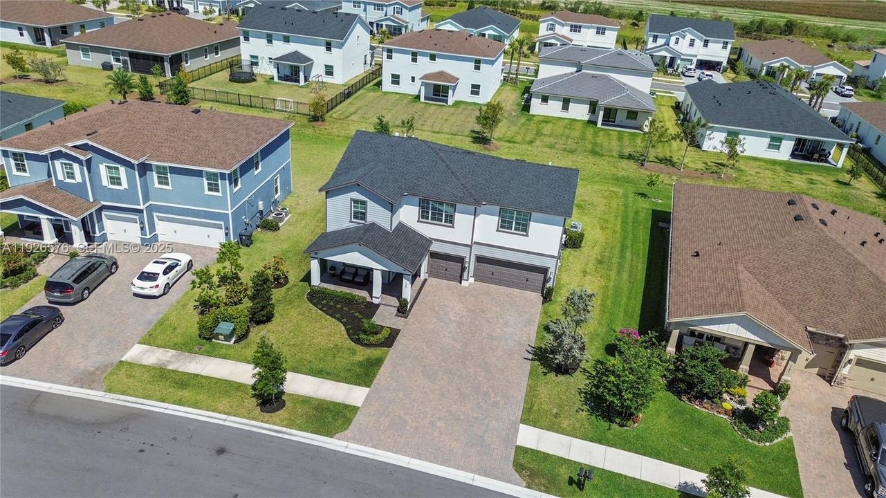 For Sale: $775,000 (5 beds, 3 baths, 3332 Square Feet)