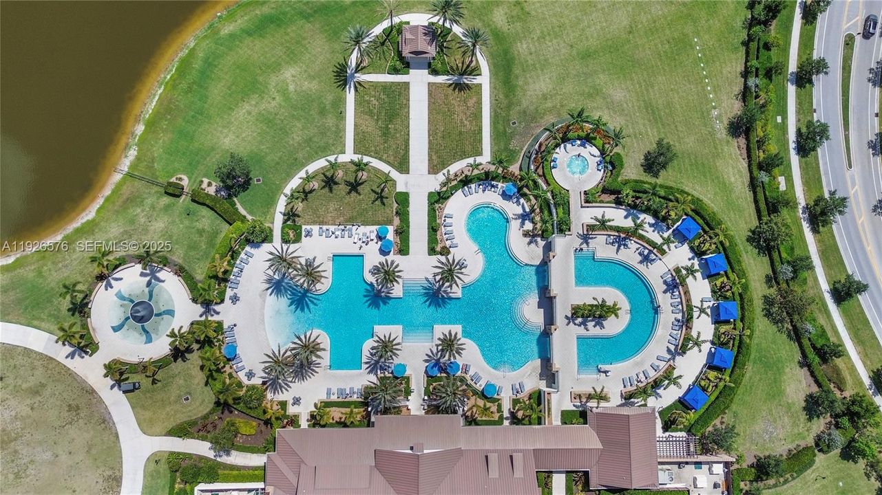 For Sale: $775,000 (5 beds, 3 baths, 3332 Square Feet)