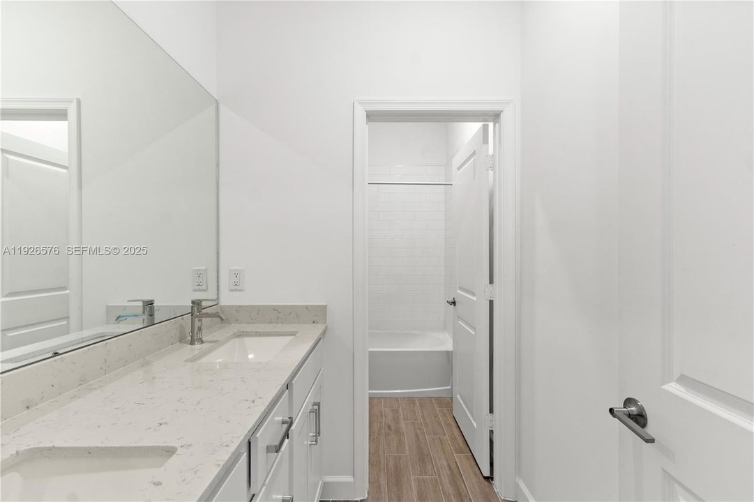 For Sale: $775,000 (5 beds, 3 baths, 3332 Square Feet)