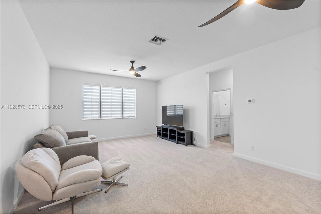 For Sale: $775,000 (5 beds, 3 baths, 3332 Square Feet)