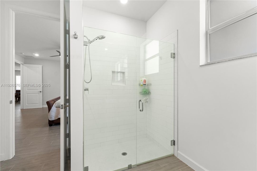 For Sale: $775,000 (5 beds, 3 baths, 3332 Square Feet)