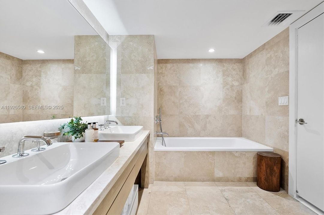 En Venta: $5,590,000 (3 camas, 3 baños, 1707 Pies cuadrados)