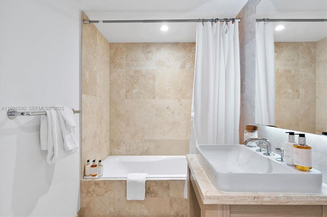 En Venta: $5,590,000 (3 camas, 3 baños, 1707 Pies cuadrados)