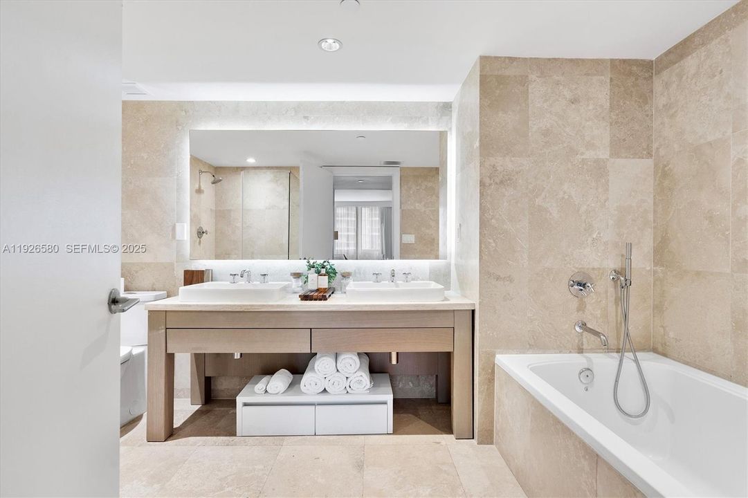 En Venta: $5,590,000 (3 camas, 3 baños, 1707 Pies cuadrados)