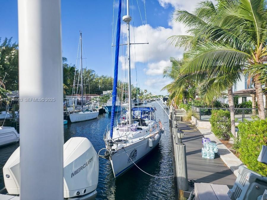 En Venta: $1,899,550 (3 camas, 3 baños, 1747 Pies cuadrados)