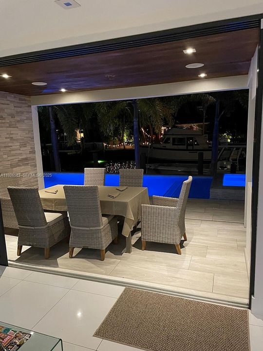 На продажу: $1,899,000 (3 спален, 3 ванн, 1747 Квадратных фут)