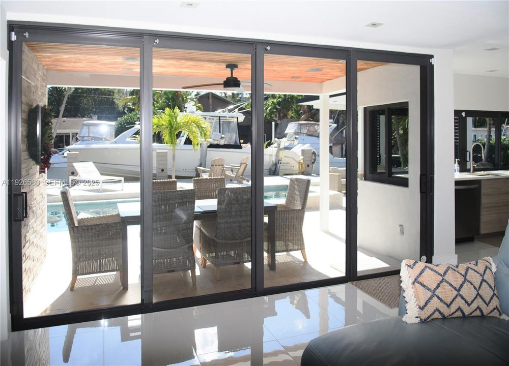 На продажу: $1,899,000 (3 спален, 3 ванн, 1747 Квадратных фут)