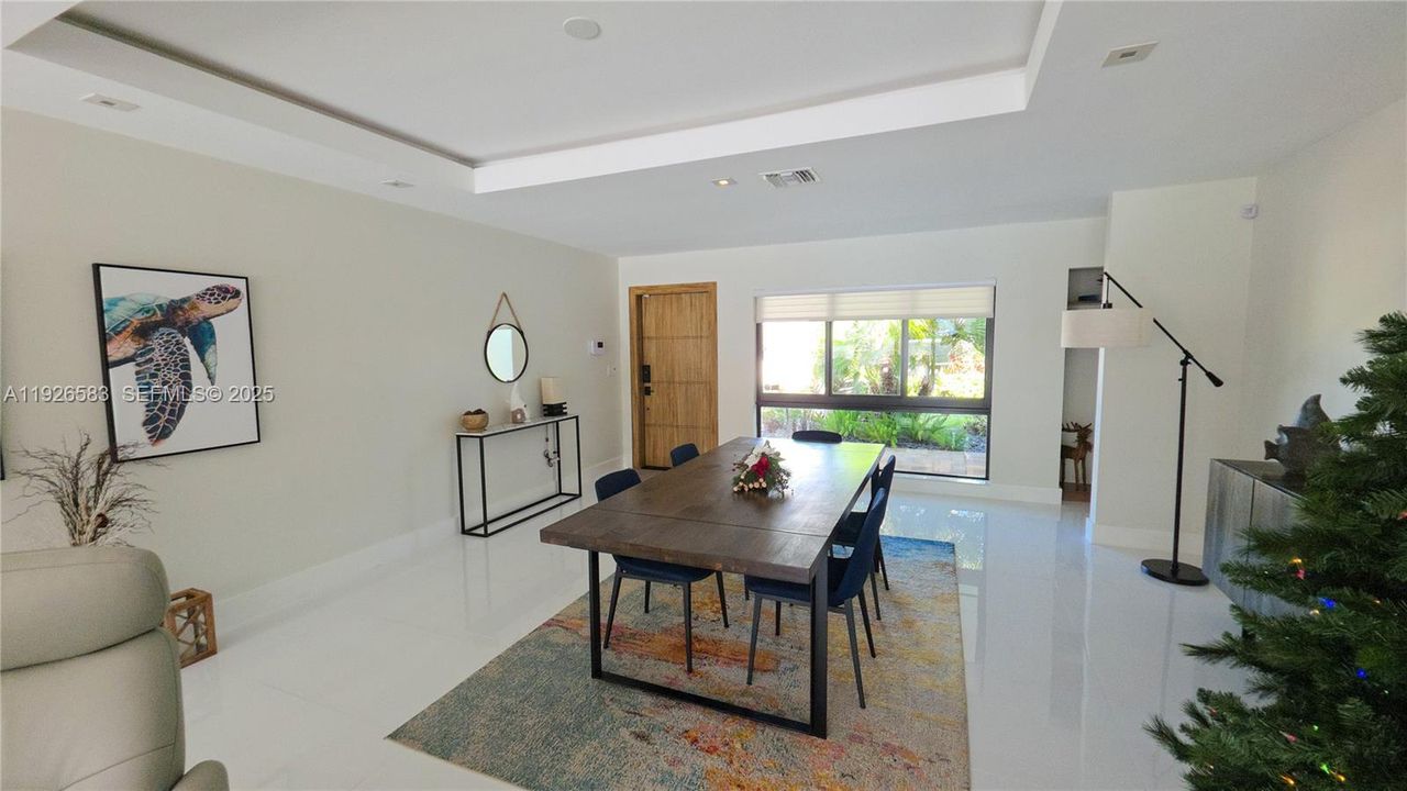 En Venta: $1,899,550 (3 camas, 3 baños, 1747 Pies cuadrados)