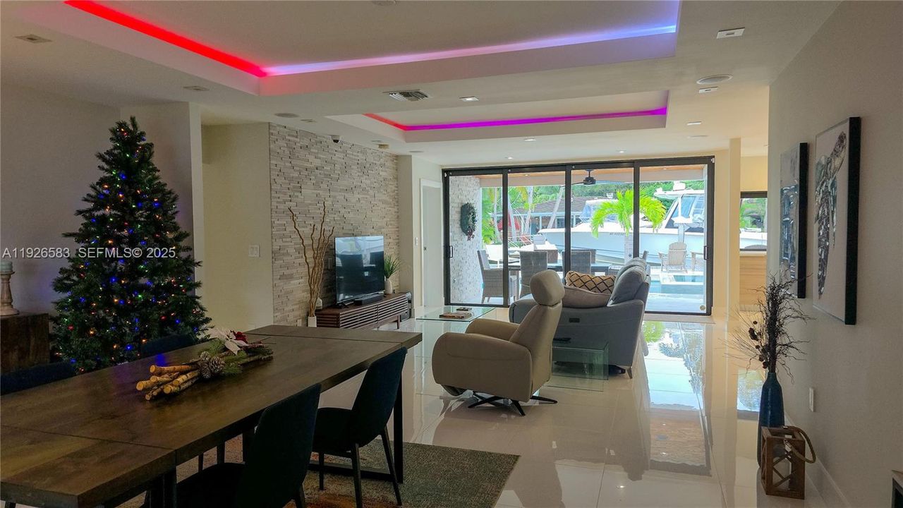 En Venta: $1,899,550 (3 camas, 3 baños, 1747 Pies cuadrados)