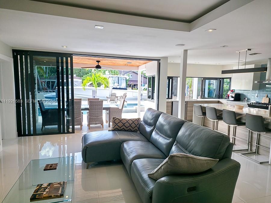 En Venta: $1,899,550 (3 camas, 3 baños, 1747 Pies cuadrados)