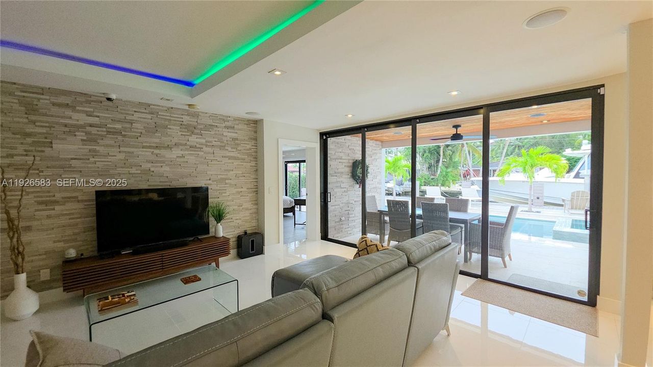 En Venta: $1,899,550 (3 camas, 3 baños, 1747 Pies cuadrados)