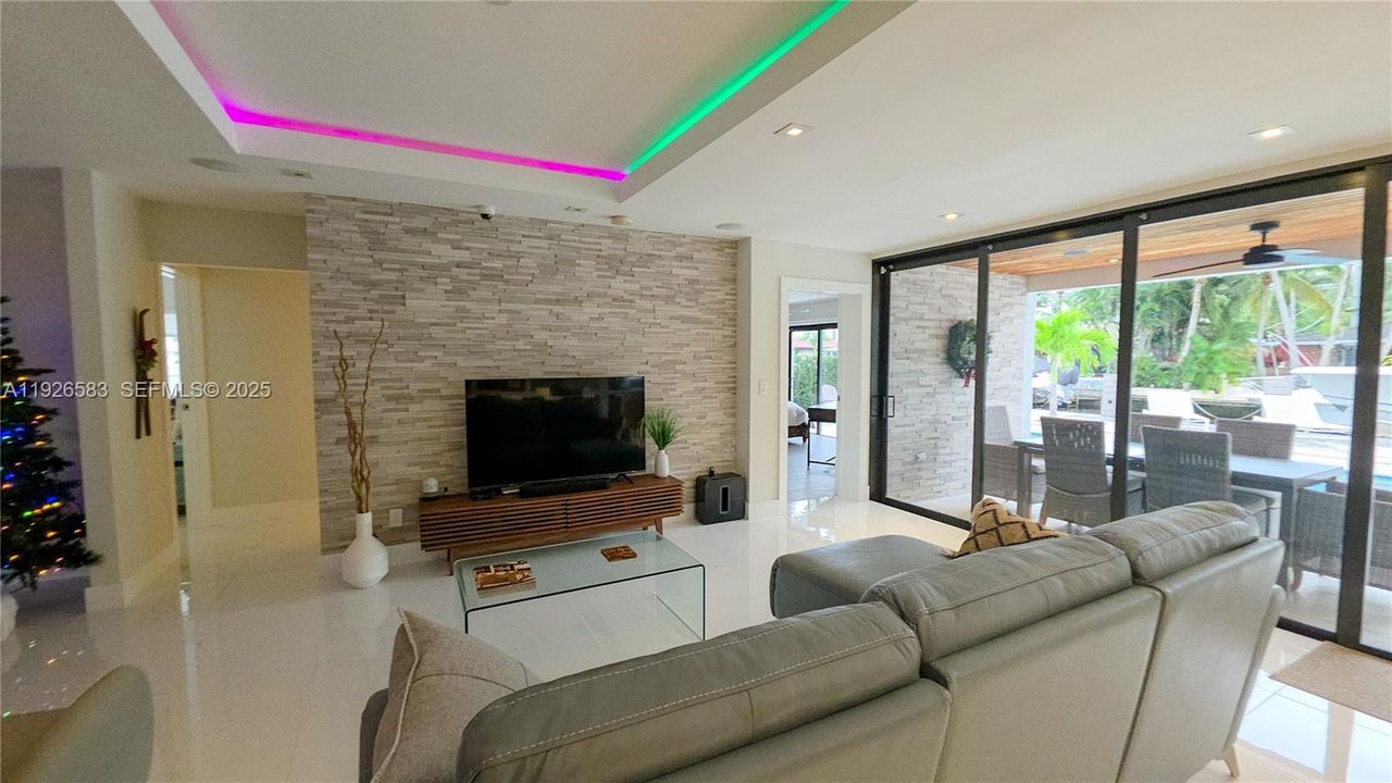 En Venta: $1,899,550 (3 camas, 3 baños, 1747 Pies cuadrados)