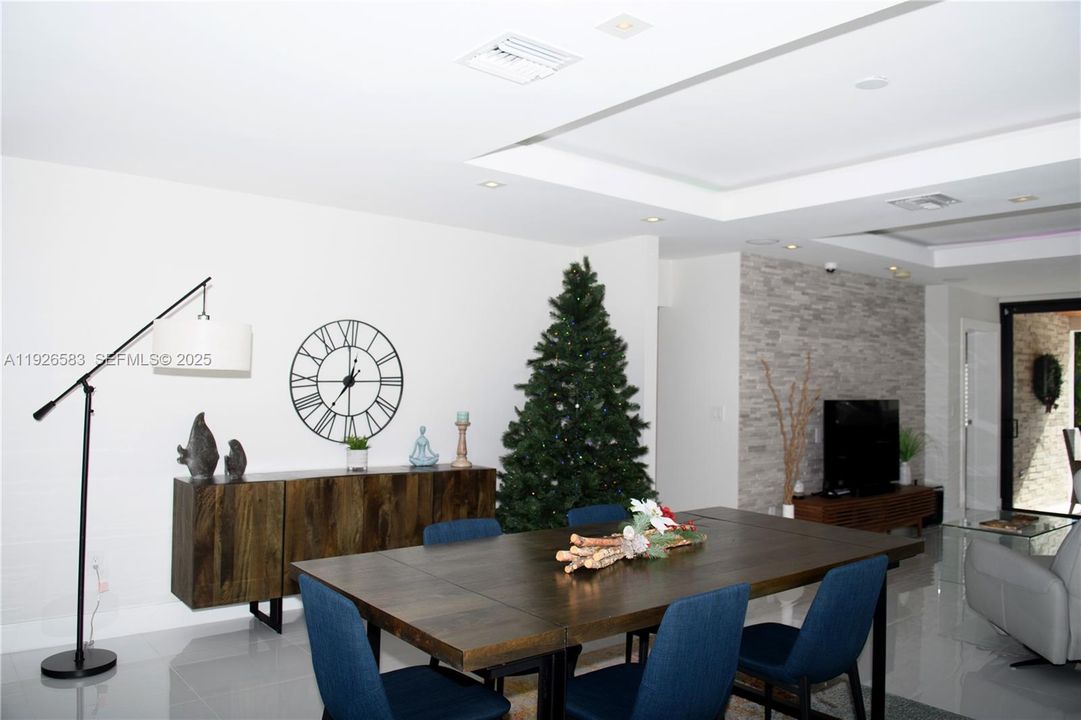 На продажу: $1,899,000 (3 спален, 3 ванн, 1747 Квадратных фут)