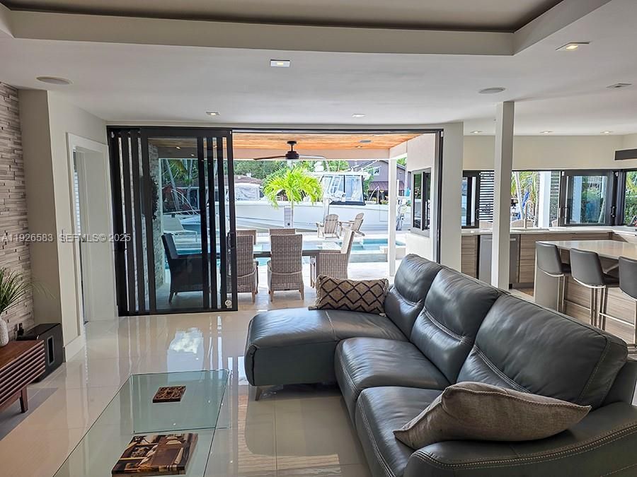 En Venta: $1,899,550 (3 camas, 3 baños, 1747 Pies cuadrados)