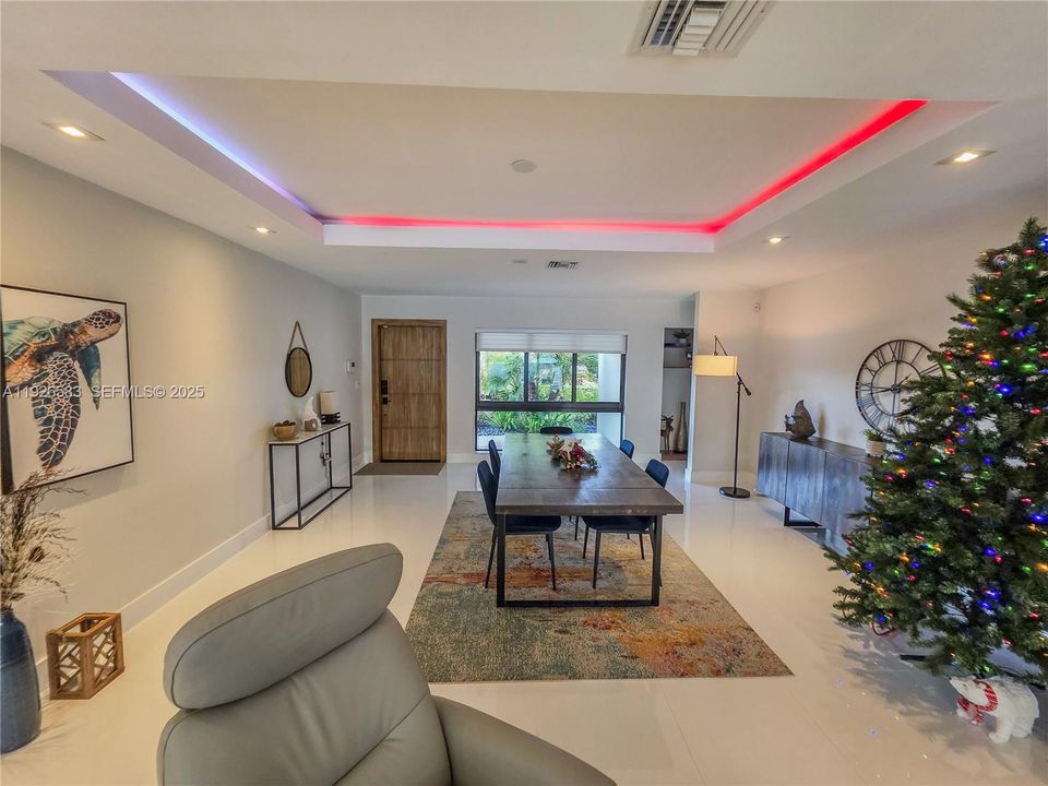 En Venta: $1,899,550 (3 camas, 3 baños, 1747 Pies cuadrados)