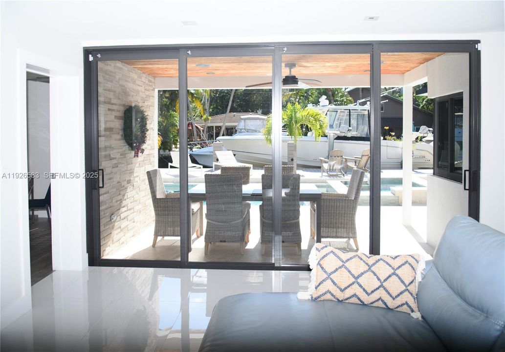 На продажу: $1,899,000 (3 спален, 3 ванн, 1747 Квадратных фут)