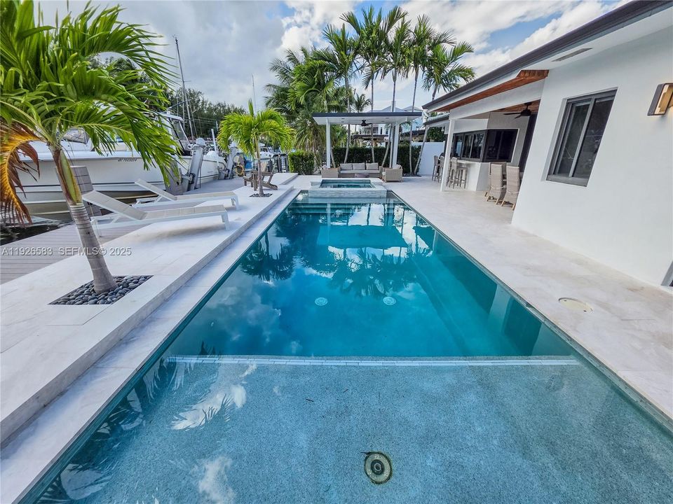 En Venta: $1,899,550 (3 camas, 3 baños, 1747 Pies cuadrados)