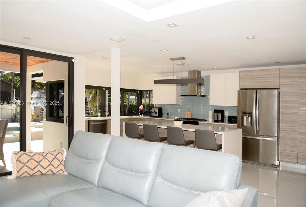 На продажу: $1,899,000 (3 спален, 3 ванн, 1747 Квадратных фут)