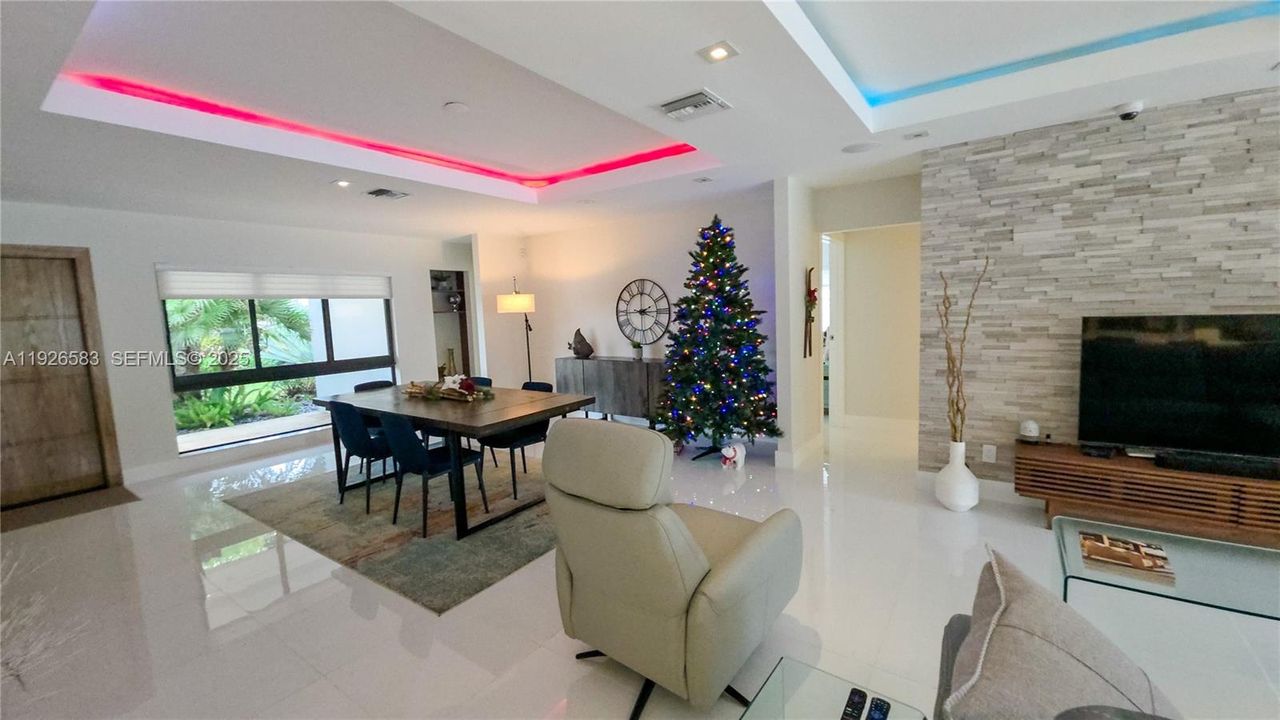 En Venta: $1,899,550 (3 camas, 3 baños, 1747 Pies cuadrados)