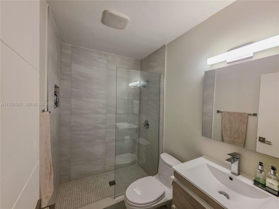 En Venta: $1,899,550 (3 camas, 3 baños, 1747 Pies cuadrados)