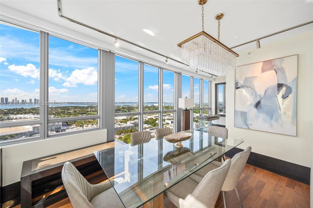 На продажу: $4,000,000 (2 спален, 2 ванн, 1213 Квадратных фут)