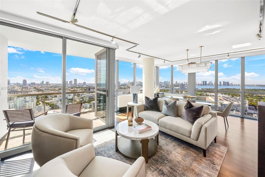 На продажу: $4,000,000 (2 спален, 2 ванн, 1213 Квадратных фут)