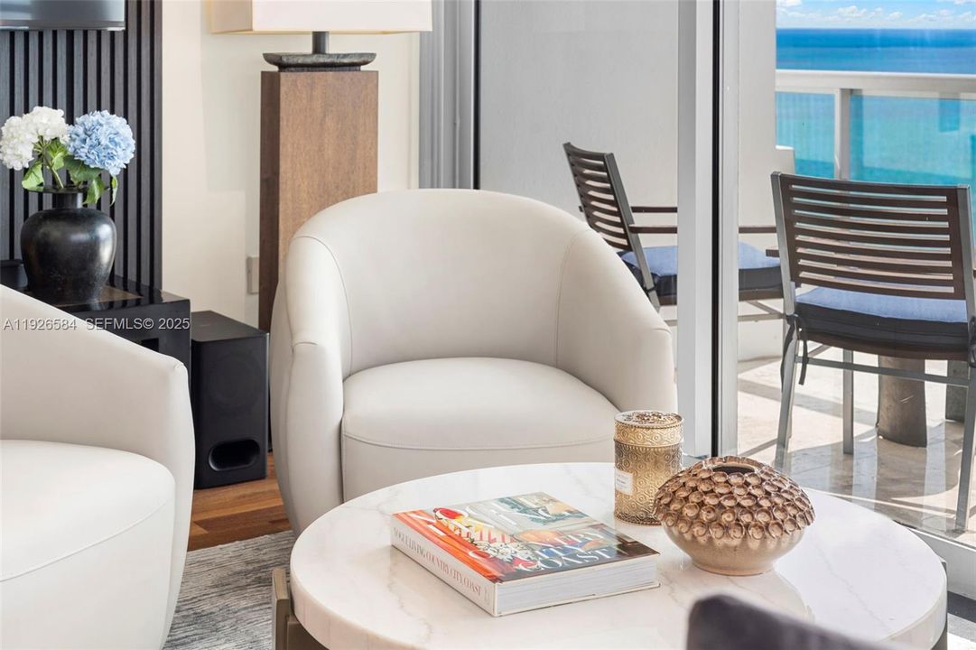 На продажу: $4,000,000 (2 спален, 2 ванн, 1213 Квадратных фут)