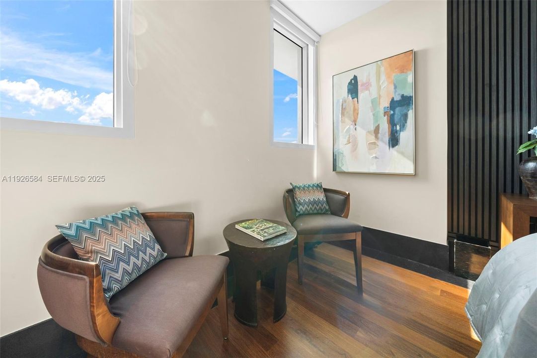 На продажу: $4,000,000 (2 спален, 2 ванн, 1213 Квадратных фут)