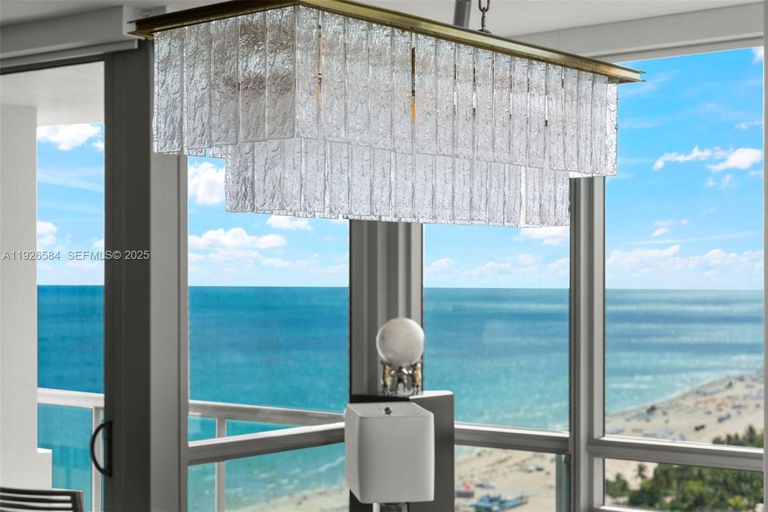 На продажу: $4,000,000 (2 спален, 2 ванн, 1213 Квадратных фут)