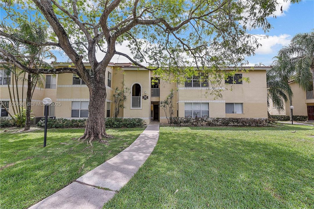 В аренду: $2,400 (2 спален, 2 ванн, 1065 Квадратных фут)