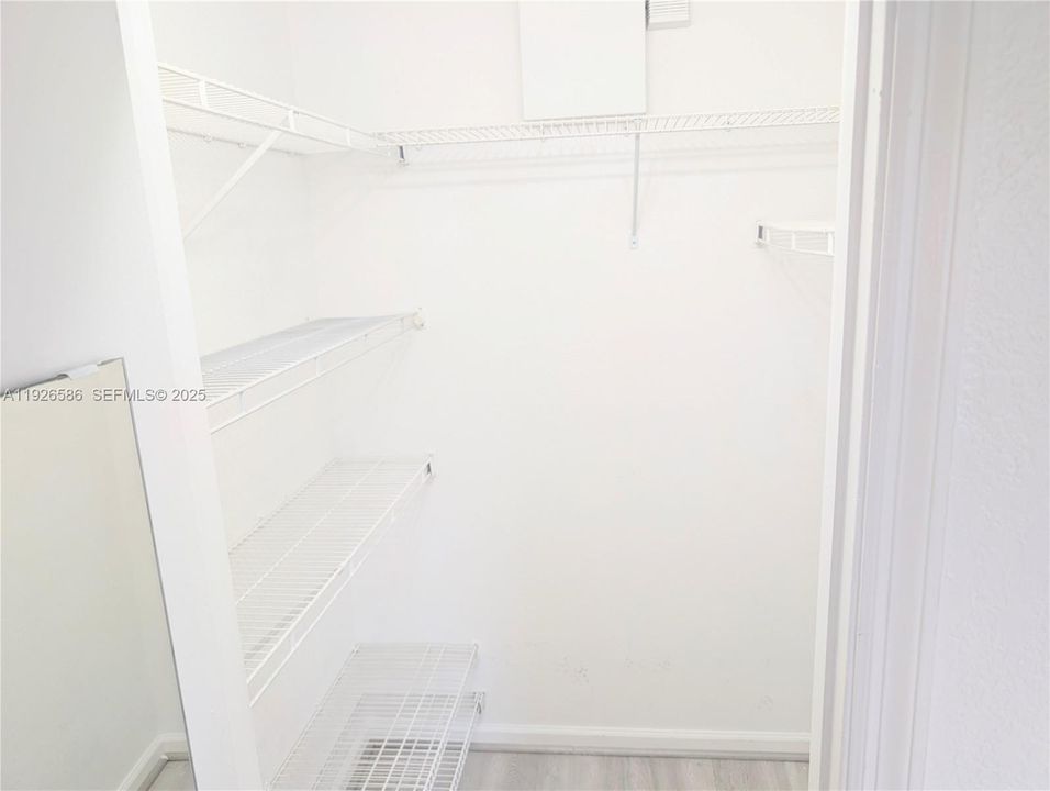 В аренду: $2,400 (2 спален, 2 ванн, 1065 Квадратных фут)