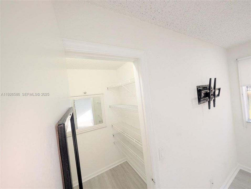 В аренду: $2,400 (2 спален, 2 ванн, 1065 Квадратных фут)