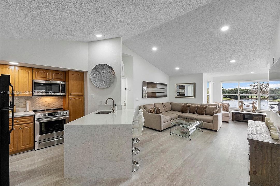 В аренду: $2,400 (2 спален, 2 ванн, 1065 Квадратных фут)