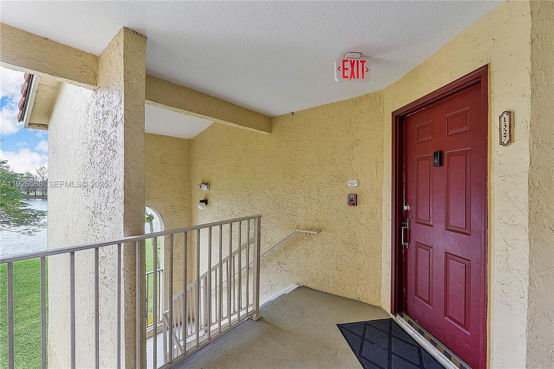 В аренду: $2,400 (2 спален, 2 ванн, 1065 Квадратных фут)