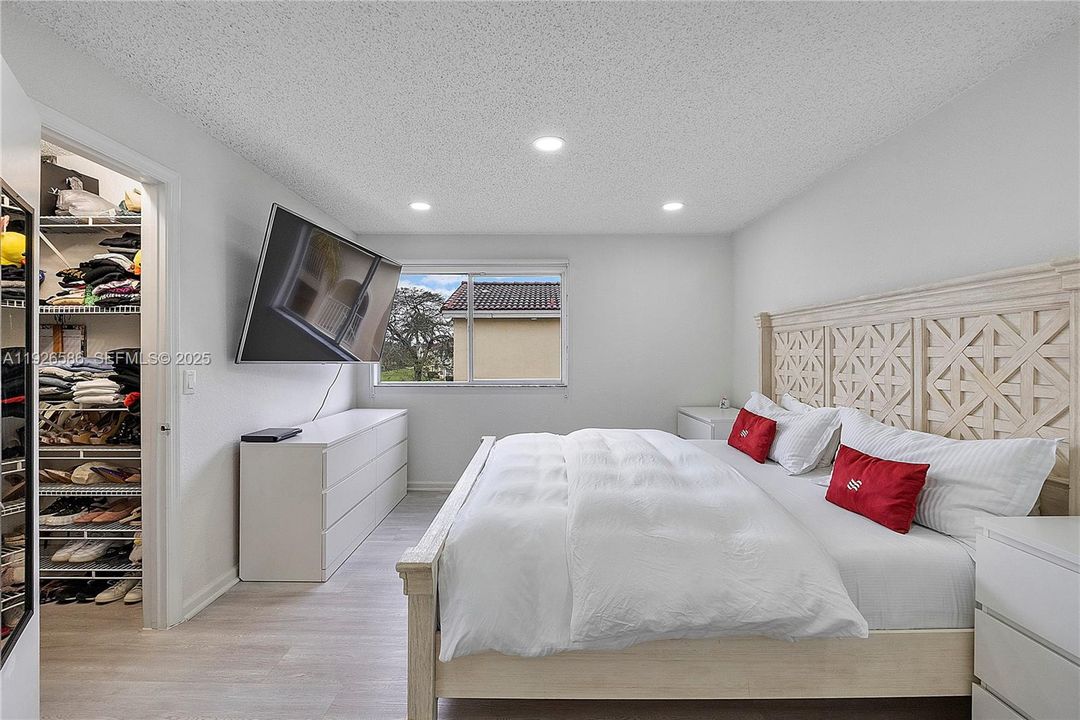 В аренду: $2,400 (2 спален, 2 ванн, 1065 Квадратных фут)