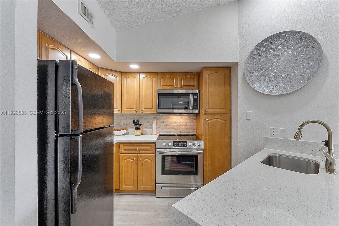 В аренду: $2,400 (2 спален, 2 ванн, 1065 Квадратных фут)