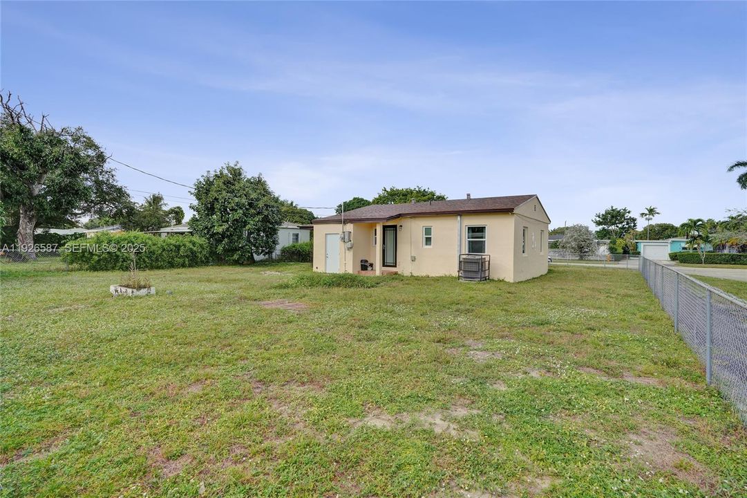 В аренду: $2,600 (2 спален, 1 ванн, 800 Квадратных фут)