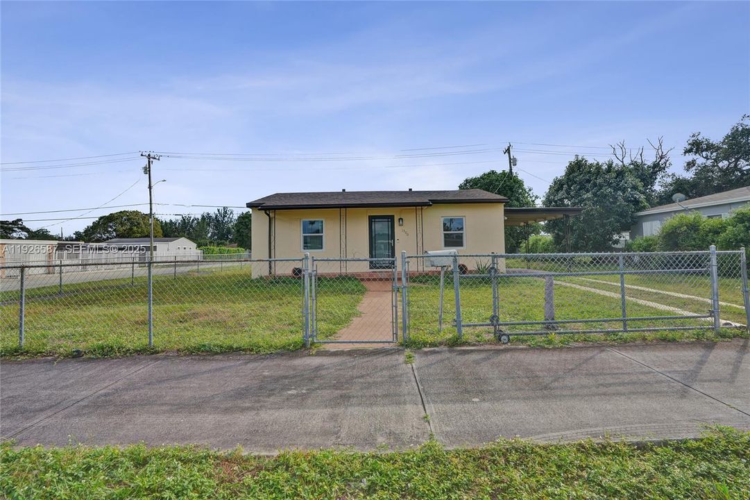 В аренду: $2,600 (2 спален, 1 ванн, 800 Квадратных фут)